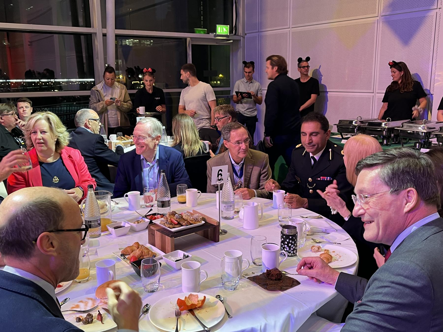 Magical Taxi tour Big Breakfast Canary Wharf